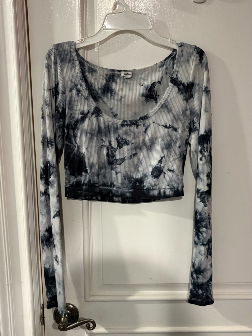 Garage Tie-Dye Long Sleeve Scoop Neck Crop Top - Navy & White